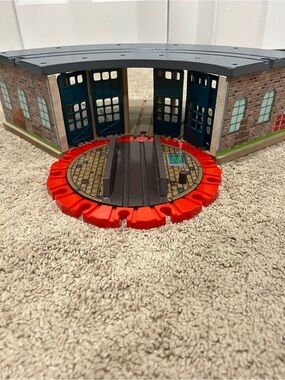 Thomas & Friends Red Turntable Train Roundhouse Playset with Blue Doors